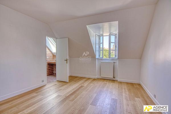Versailles Parc Appartement 4 pièces 111m² au sol (100m² carrez) situé au 3ème et dernier étage avec ascenseur, cave et parking €995 000 ** - Référence 27687