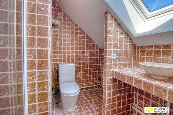 Versailles Parc Appartement 4 pièces 111m² au sol (100m² carrez) situé au 3ème et dernier étage avec ascenseur, cave et parking €995 000 ** - Référence 27687