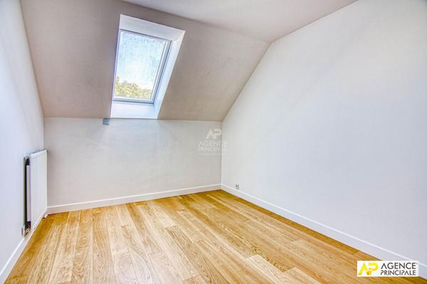 Versailles Parc Appartement 4 pièces 111m² au sol (100m² carrez) situé au 3ème et dernier étage avec ascenseur, cave et parking €995 000 ** - Référence 27687