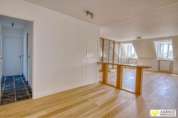 Versailles Parc Appartement 4 pièces 111m² au sol (100m² carrez) situé au 3ème et dernier étage avec ascenseur, cave et parking €995 000 ** - Référence 27687