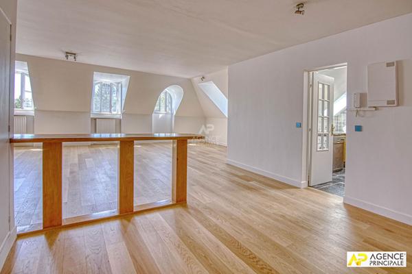 Versailles Parc Appartement 4 pièces 111m² au sol (100m² carrez) situé au 3ème et dernier étage avec ascenseur, cave et parking €995 000 ** - Référence 27687