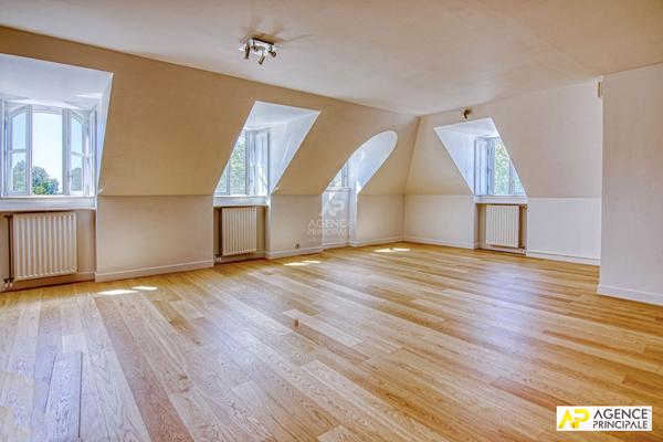 Versailles Parc Appartement 4 pièces 111m² au sol (100m² carrez) situé au 3ème et dernier étage avec ascenseur, cave et parking €995 000 ** - Référence 27687