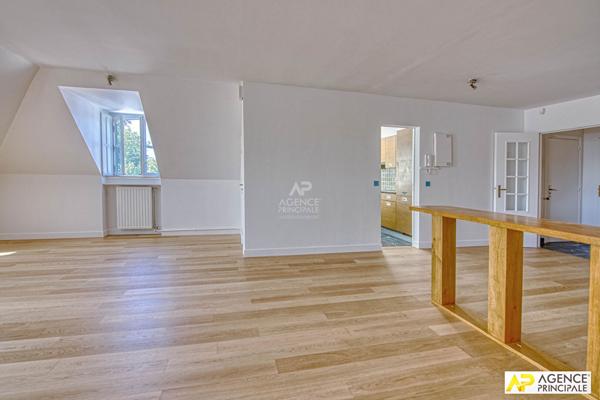 Versailles Parc Appartement 4 pièces 111m² au sol (100m² carrez) situé au 3ème et dernier étage avec ascenseur, cave et parking €995 000 ** - Référence 27687