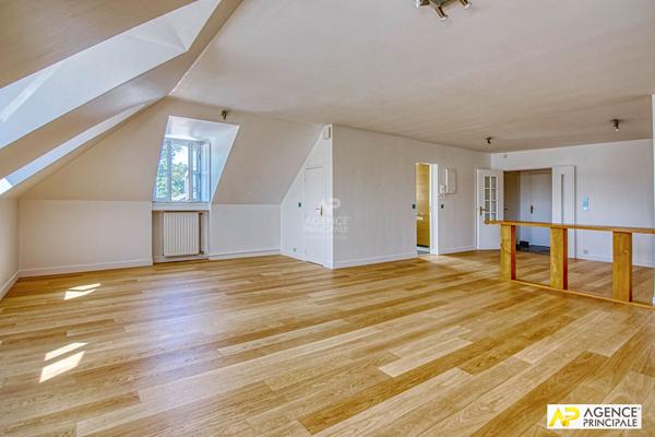 Versailles Parc Appartement 4 pièces 111m² au sol (100m² carrez) situé au 3ème et dernier étage avec ascenseur, cave et parking €995 000 ** - Référence 27687