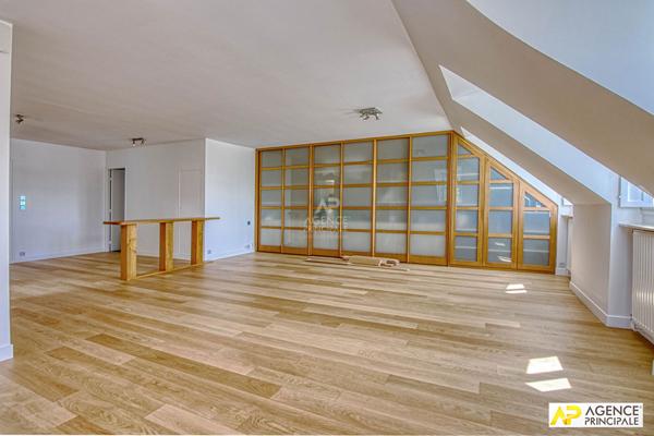 Versailles Parc Appartement 4 pièces 111m² au sol (100m² carrez) situé au 3ème et dernier étage avec ascenseur, cave et parking €995 000 ** - Référence 27687
