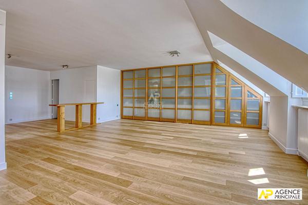 Versailles Parc Appartement 4 pièces 111m² au sol (100m² carrez) situé au 3ème et dernier étage avec ascenseur, cave et parking €995 000 ** - Référence 27687