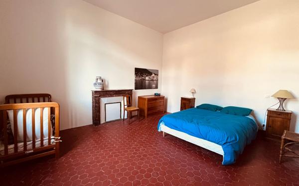 Maison à vendre    7 pièces •  Aigues-Vives