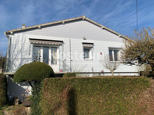 Maison avec étang à La Chapelle Saint Laurent 5 pièce(s)