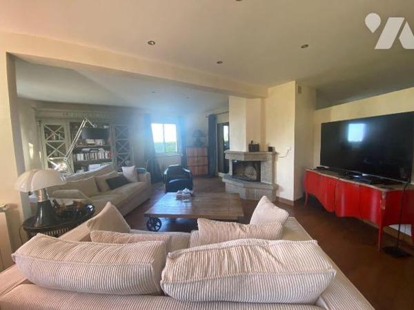 A vendre à Mauriac (CANTAL), dans un quartier résidentiel, à proximité des commerces et service...