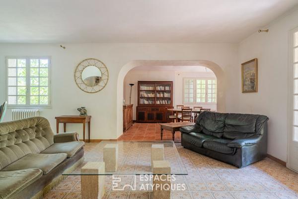 Propriété à fort potentiel avec jardin arboré et piscine à Puyricard