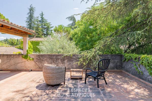 Propriété à fort potentiel avec jardin arboré et piscine à Puyricard