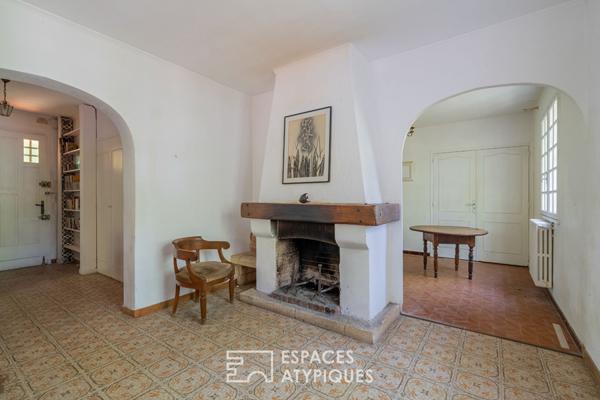 Propriété à fort potentiel avec jardin arboré et piscine à Puyricard