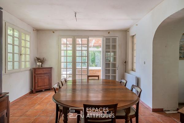 Propriété à fort potentiel avec jardin arboré et piscine à Puyricard