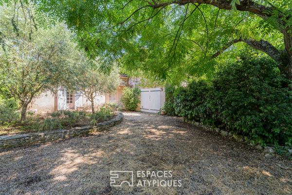 Propriété à fort potentiel avec jardin arboré et piscine à Puyricard