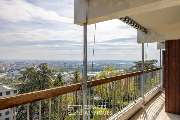 Appartement rénové avec terrasse et vue sur Lyon et la chaîne des Alpes