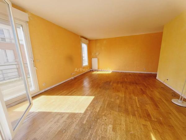 Vente                                                      Appartement
                        
                     3 pièces                      63 m2                     à Clamart