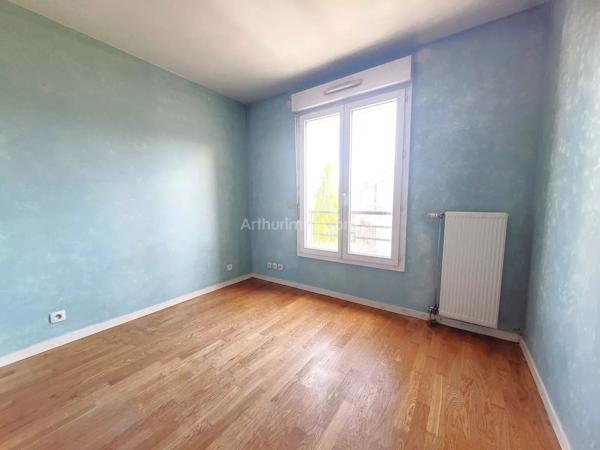 Vente                                                      Appartement
                        
                     3 pièces                      63 m2                     à Clamart