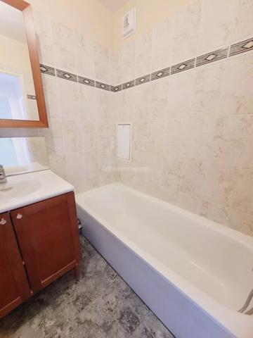 Vente                                                      Appartement
                        
                     3 pièces                      63 m2                     à Clamart