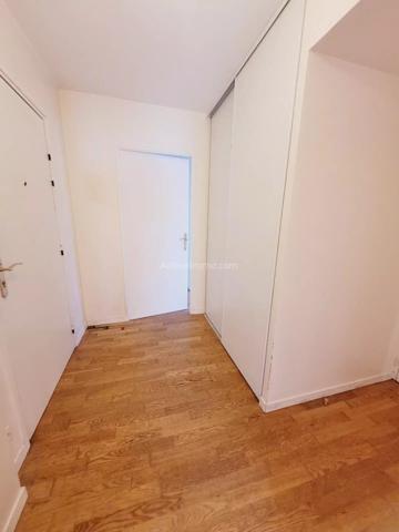 Vente                                                      Appartement
                        
                     3 pièces                      63 m2                     à Clamart