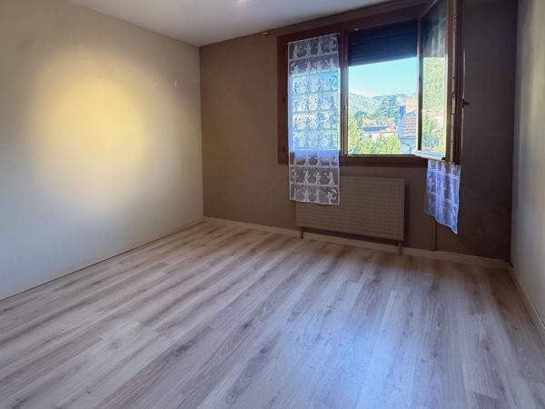 Appartement 5 pièces 3 chambres 90m² Digne-les-Bains (04000)