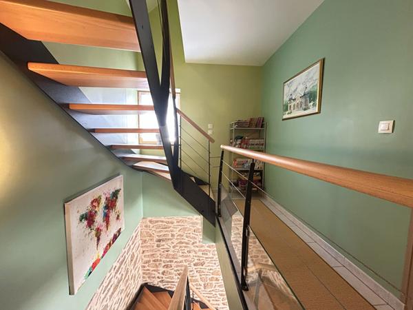 Longère en pierre avec un appartement indépendant et terrain de plus de 12 000 m²