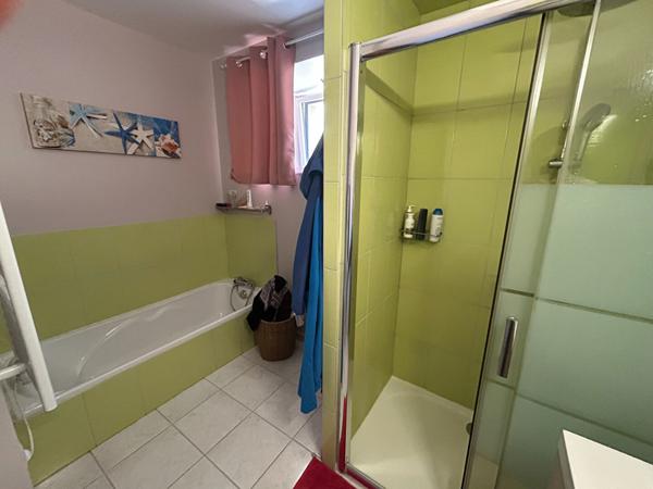 Longère en pierre avec un appartement indépendant et terrain de plus de 12 000 m²