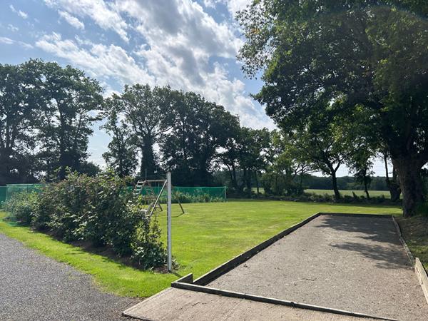 Longère en pierre avec un appartement indépendant et terrain de plus de 12 000 m²