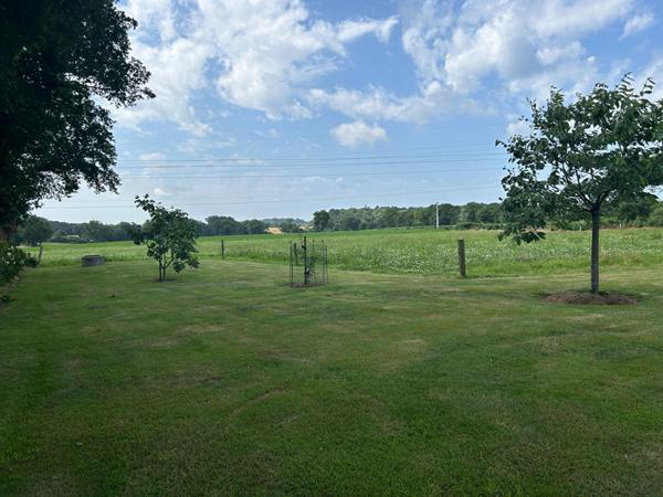 Longère en pierre avec un appartement indépendant et terrain de plus de 12 000 m²