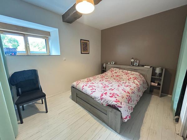 Longère en pierre avec un appartement indépendant et terrain de plus de 12 000 m²