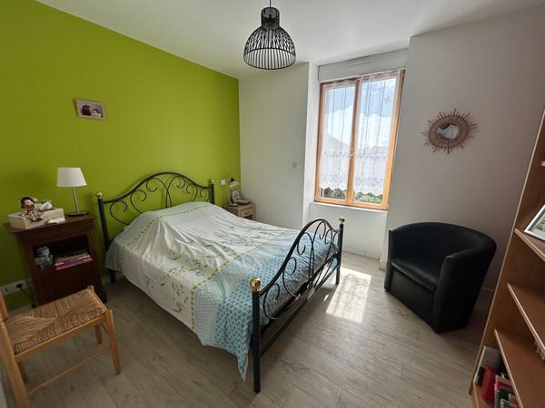 Longère en pierre avec un appartement indépendant et terrain de plus de 12 000 m²