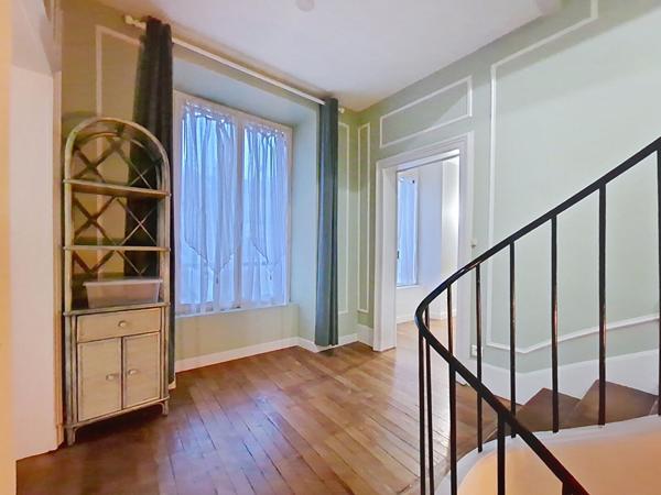 Maison familiale de caractère en hyper centre de Meulan-en-Yvelines de 270m²