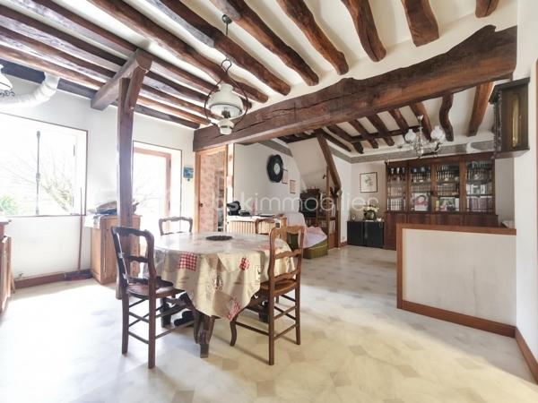 Située à Mary-sur-Marne, dans un environnement agréable, cette maison d'environ 100 m² sur une parcelle de 150 m² offre un cadre de vie pratique avec les commerces, les écoles et la gare accessibles à pied.

Dès l'entrée, vous découvrirez une cuisine dinatoire, un séjour, une arrière-cuisine, offrant un espace de rangement buanderie avec un accès sur la cave, un WC le rez-de-chaussée.

À l'étage, un palier dessert une pièce palière, trois belles chambres ainsi qu'une salle de bains avec WC, offrant un espace nuit adapté à une famille.

La maison se poursuit avec une cave, des combles de 29 m² offre un espace de stockage supplémentaire, un atelier pour les bricoleurs ou les amateurs de loisirs créatifs, ainsi qu'un carport permettant de stationner votre véhicule à l'abri.

Contactez moi pour découvrir le potentiel de cette maison.