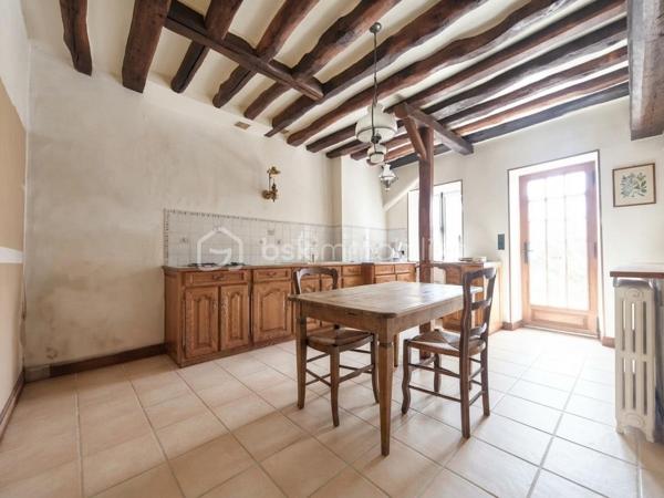 Située à Mary-sur-Marne, dans un environnement agréable, cette maison d'environ 100 m² sur une parcelle de 150 m² offre un cadre de vie pratique avec les commerces, les écoles et la gare accessibles à pied.

Dès l'entrée, vous découvrirez une cuisine dinatoire, un séjour, une arrière-cuisine, offrant un espace de rangement buanderie avec un accès sur la cave, un WC le rez-de-chaussée.

À l'étage, un palier dessert une pièce palière, trois belles chambres ainsi qu'une salle de bains avec WC, offrant un espace nuit adapté à une famille.

La maison se poursuit avec une cave, des combles de 29 m² offre un espace de stockage supplémentaire, un atelier pour les bricoleurs ou les amateurs de loisirs créatifs, ainsi qu'un carport permettant de stationner votre véhicule à l'abri.

Contactez moi pour découvrir le potentiel de cette maison.