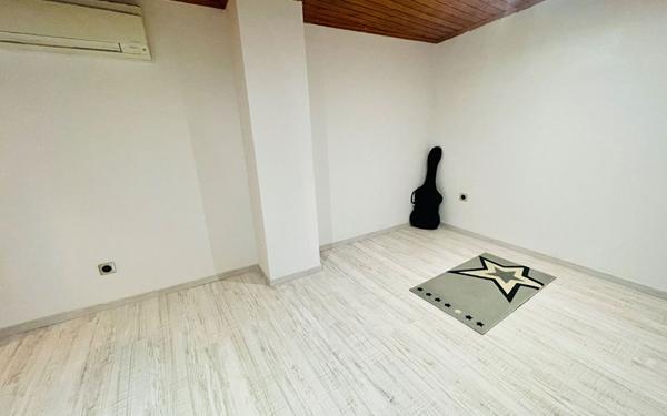 Maison à vendre    5 pièces •  Finhan