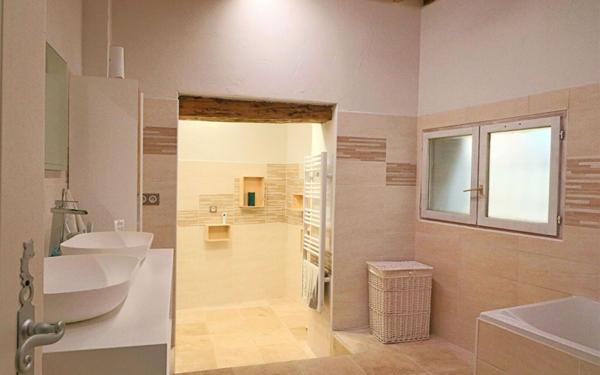 Maison à vendre    5 pièces •  Finhan