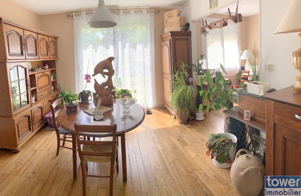 AUJAC 17770 - Maison 4 pièces de plain-pied de 130 m² sur 4781 m² de terrain avec bâtiments et hangars