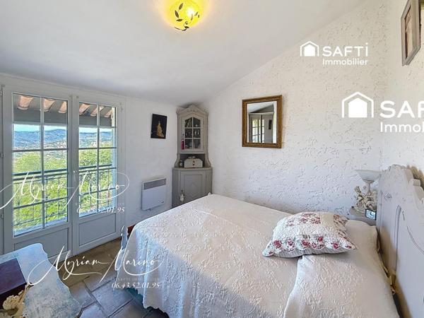 LES ISSAMBRES – Villa 7 pièces avec vue mer panoramique sur la baie de Saint-Tropez