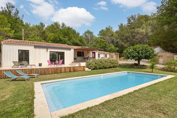 Propriété Rognes 5 pièces 144 m2 + dépendance 35m² + piscine