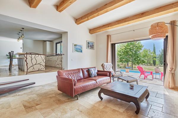 Propriété Rognes 5 pièces 144 m2 + dépendance 35m² + piscine