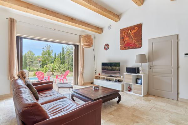 Propriété Rognes 5 pièces 144 m2 + dépendance 35m² + piscine