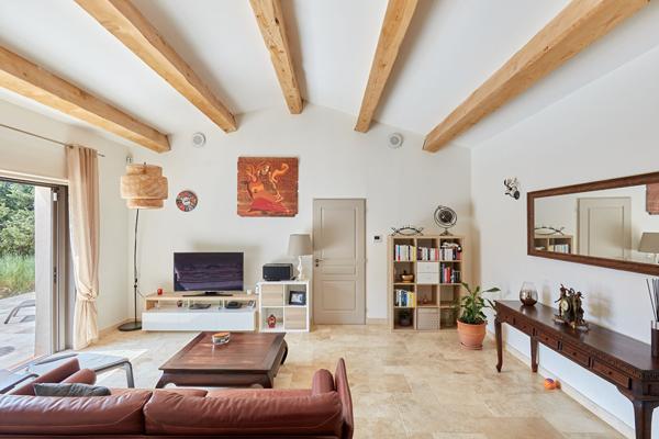 Propriété Rognes 5 pièces 144 m2 + dépendance 35m² + piscine