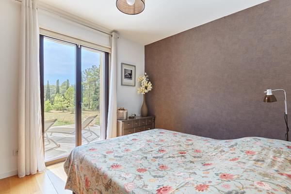 Propriété Rognes 5 pièces 144 m2 + dépendance 35m² + piscine