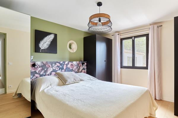 Propriété Rognes 5 pièces 144 m2 + dépendance 35m² + piscine