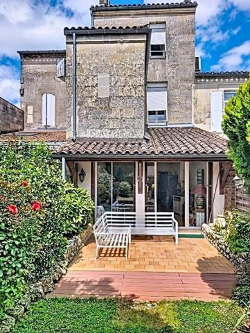 Maison de caractère avec jardin et dépendance