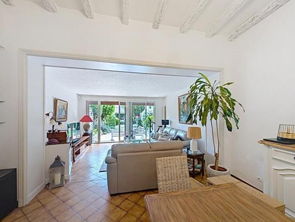 Maison de caractère avec jardin et dépendance