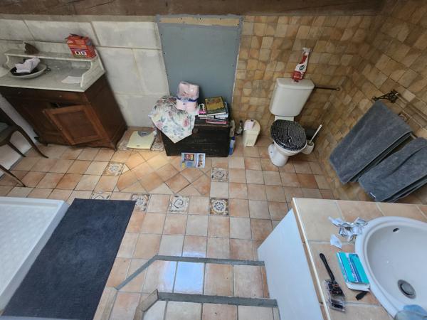 Maison de hameau en pierre sur un terrain attenant de 200 m² avec stationnement et garage  Saint-Cirgues-de-Prades (07380)