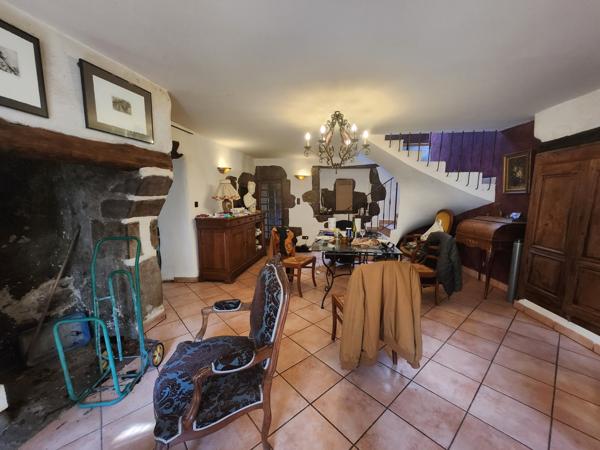 Maison de hameau en pierre sur un terrain attenant de 200 m² avec stationnement et garage  Saint-Cirgues-de-Prades (07380)