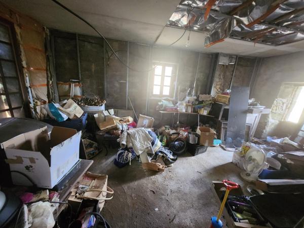 Maison de hameau en pierre sur un terrain attenant de 200 m² avec stationnement et garage  Saint-Cirgues-de-Prades (07380)