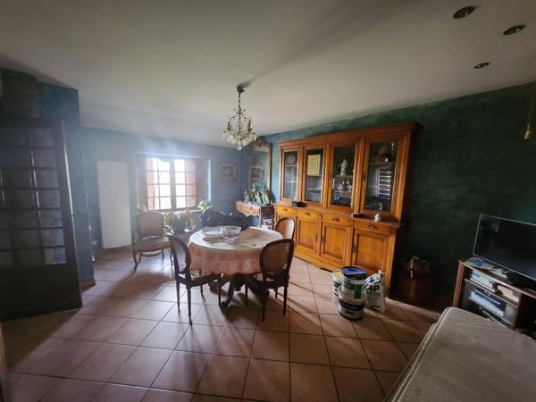 Maison de hameau en pierre sur un terrain attenant de 200 m² avec stationnement et garage  Saint-Cirgues-de-Prades (07380)