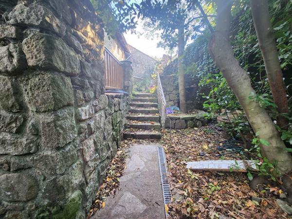 Maison de hameau en pierre sur un terrain attenant de 200 m² avec stationnement et garage  Saint-Cirgues-de-Prades (07380)